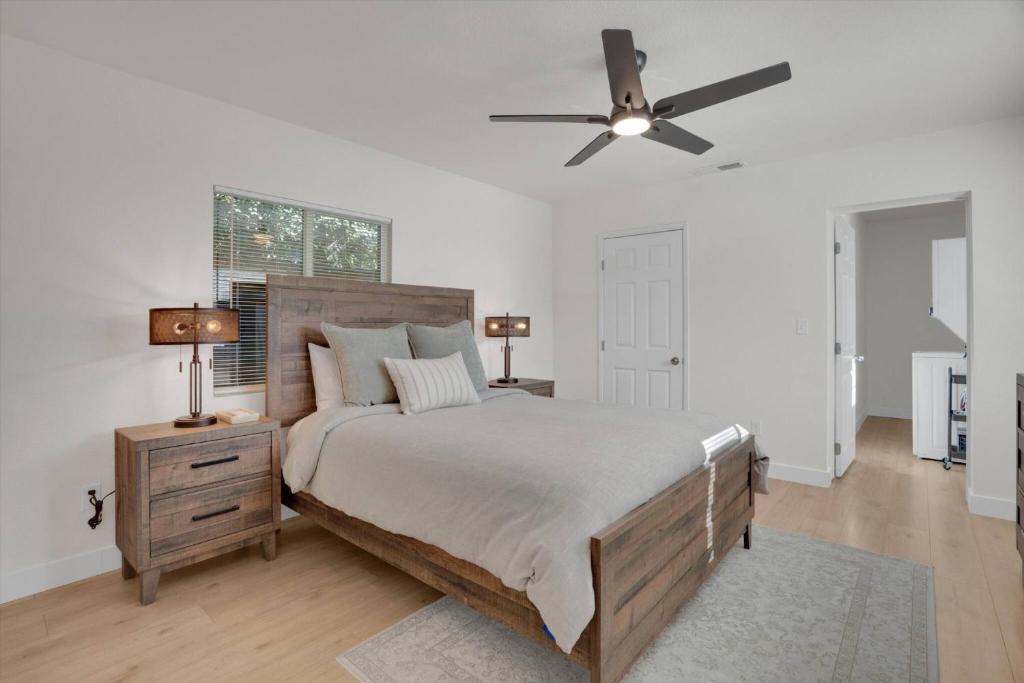 a bedroom with a bed and a ceiling fan at Mid-Century Modern 2BR in Modesto