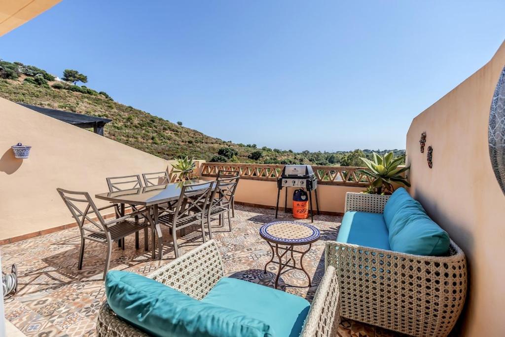 Lovely 2 bed apt in Santa Maria Village RDR564