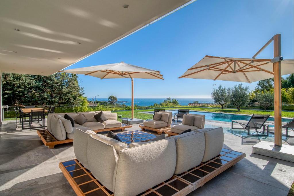 REF 2017 - Cannes - Sea view villa for rent