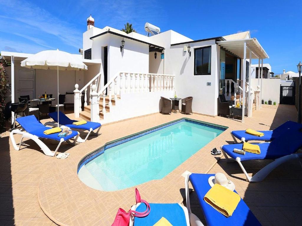 Cosy Lanzarote Villa 3 Bedrooms Heated Pool Villa Honey