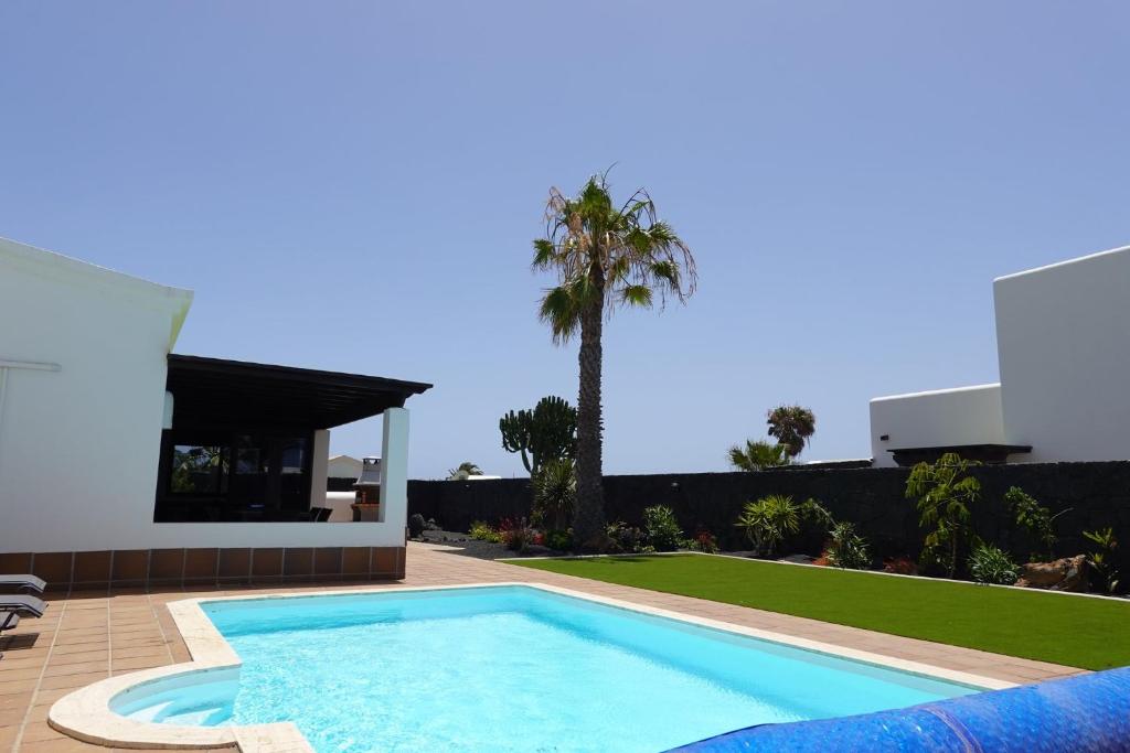 Endearing Lanzarote Villa Villa Dorada 3 Bedrooms Private Pool