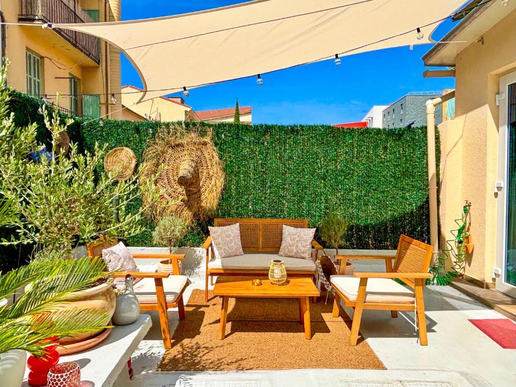 Le Petit Nice - 4 Air-Conditioned Studios, 2 with Private Terrace