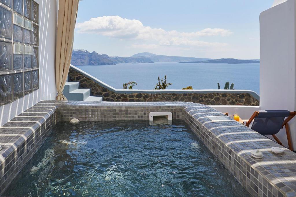 Luxury Santorini Villa Superior Cave Villa Outdoor Hot Tub
