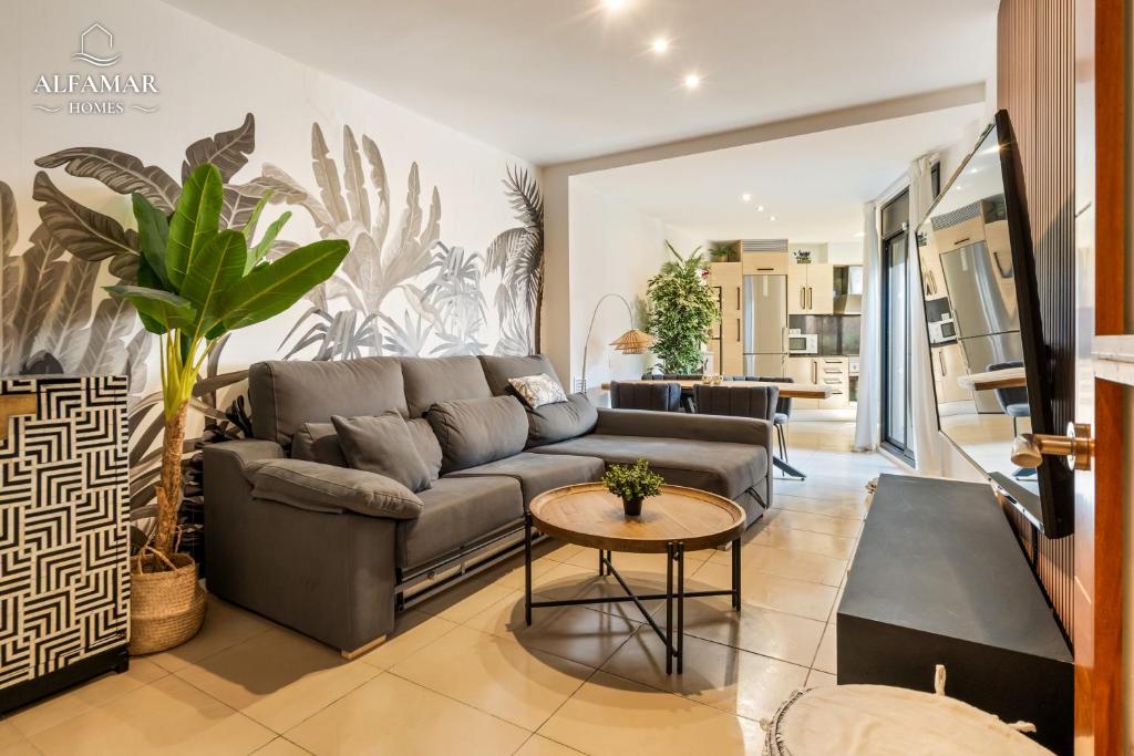 Siena Suite - Modern Apartment with Terrace, Parking and Swimming Pool