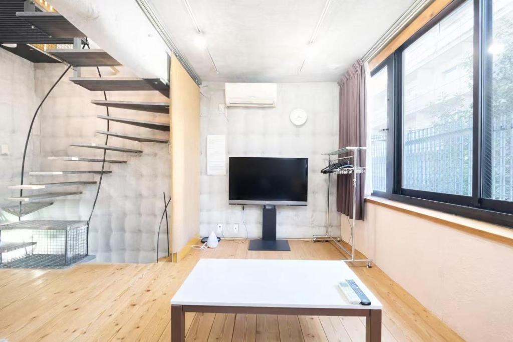 Ikebukuro sta. 10mins walk. Rough style 88㎡ House