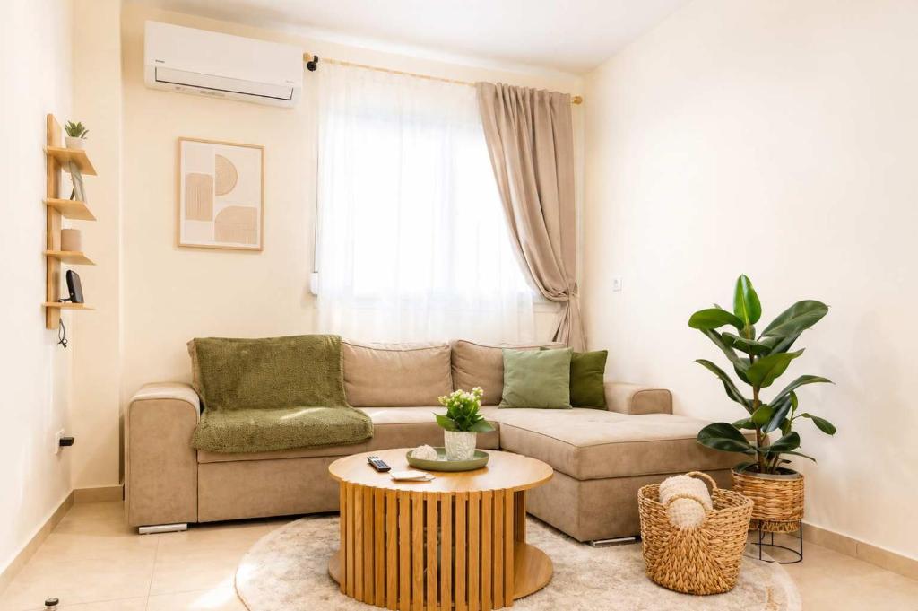 The PINE - Stylish Thessaloniki Stay & Private Parking