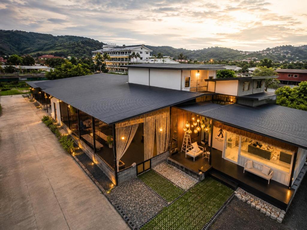 an aerial view of a house with a roof at Smith & Appy Backpackers Hostel in Nathon Bay