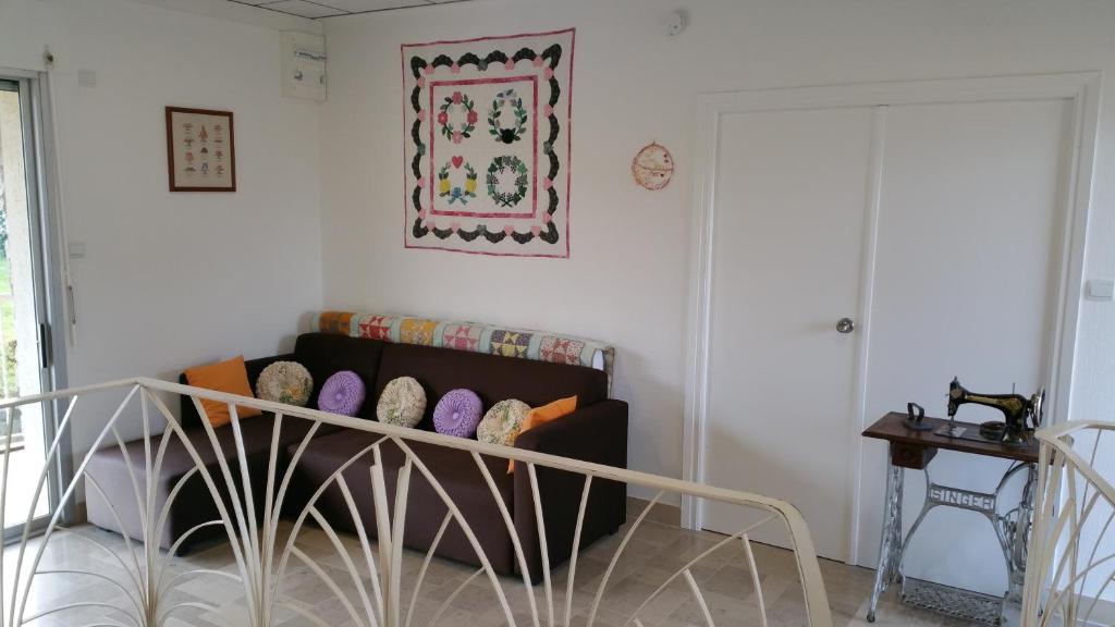 a living room with a couch with purple cushions at Chambres d&#39;hôtes et gîtes Al Pati in Sorède