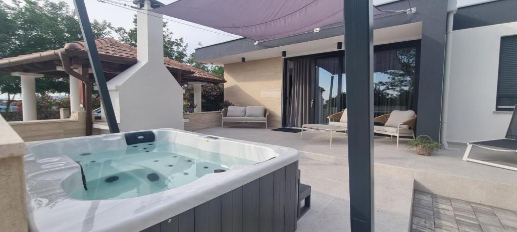 a jacuzzi tub in the backyard of a house at House K and M in Pag