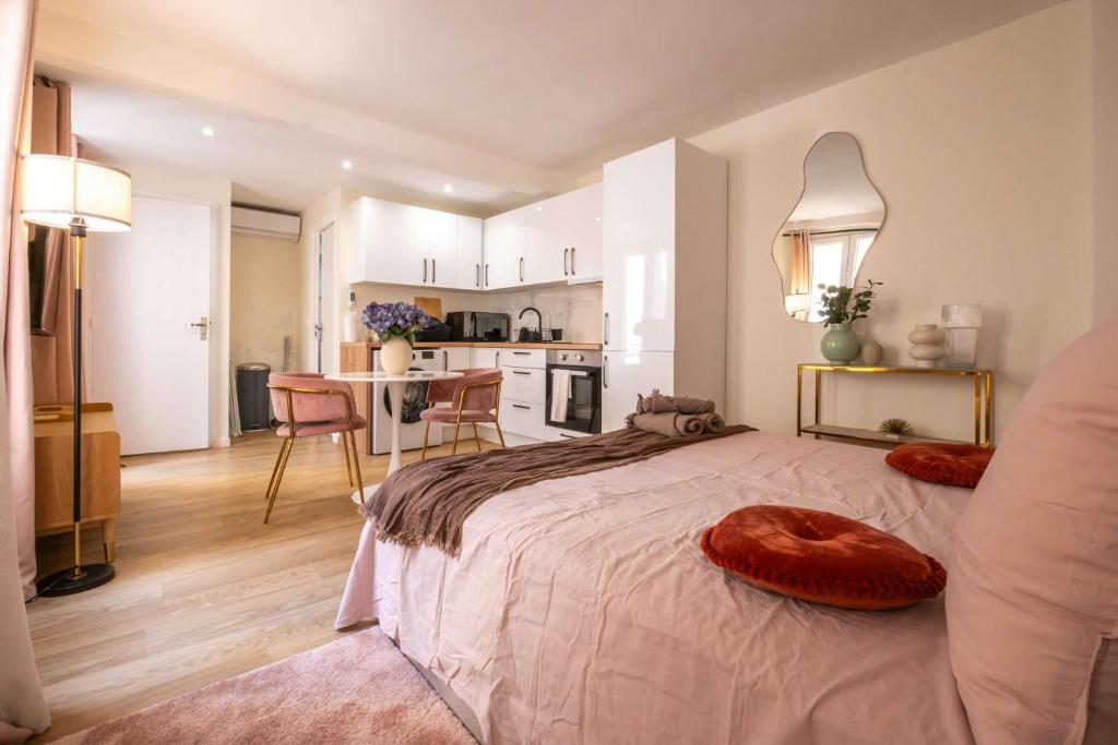 Elegant Studio Steps from Le Bon Marche