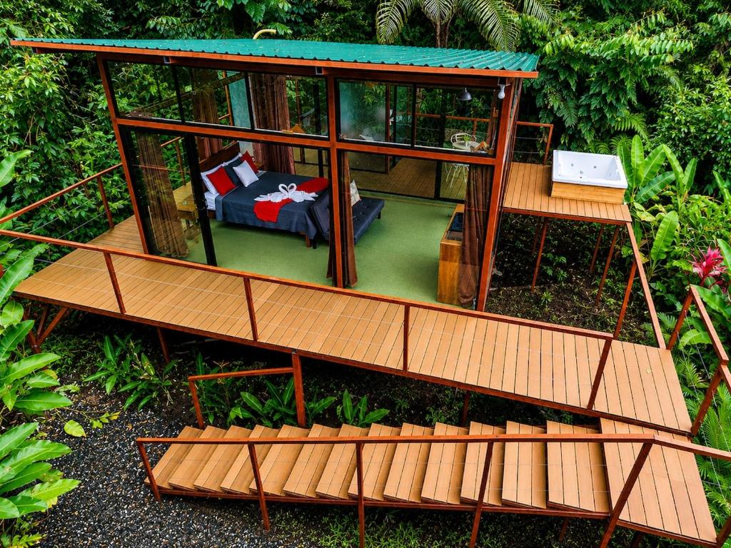 an overhead view of a house with a couch in it at Nido de Cristal con Jacuzzi y AC in Agua Azul