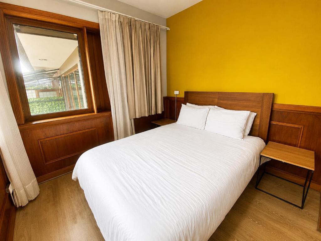 a bedroom with a large bed and a window at Cavi Rooms 304 in Cuenca