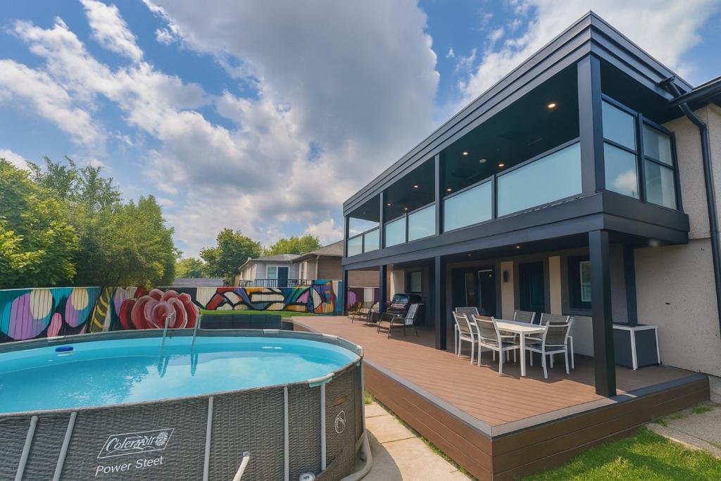 a house with a swimming pool and a deck at Luxe Home Near Limeridge - Sleeps 11 - Pool in Hamilton