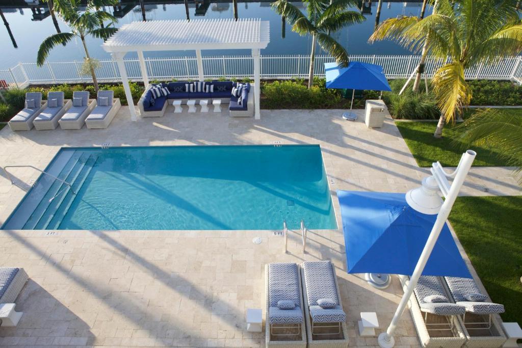 Bazén v ubytování Oceans Edge Key West nebo v jeho okolí