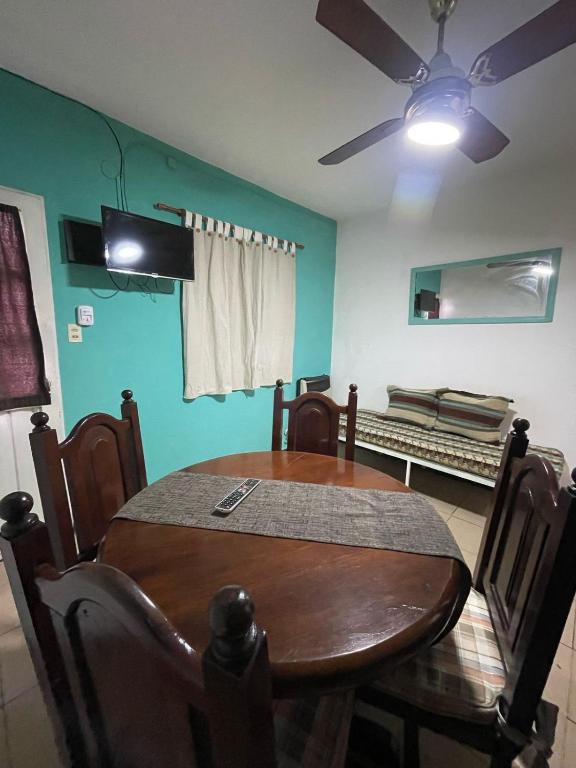 a dining room with a table and a bed at Apart Hotel RioSol - Monoambientes in Concepción del Uruguay