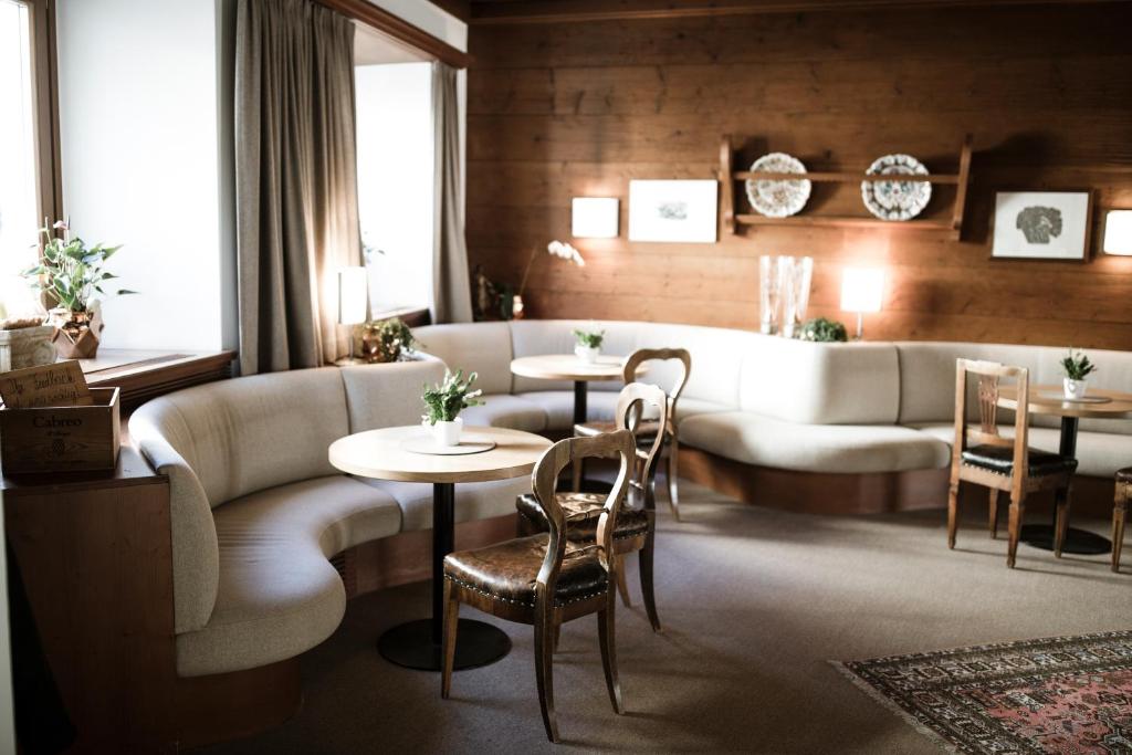 Posezení v ubytování Hotel Weisses Kreuz
