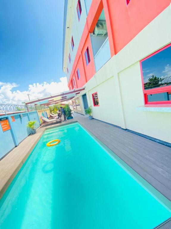 a pool with a frisbee in the middle of a building at Barolena Hotel en appartement in Paramaribo