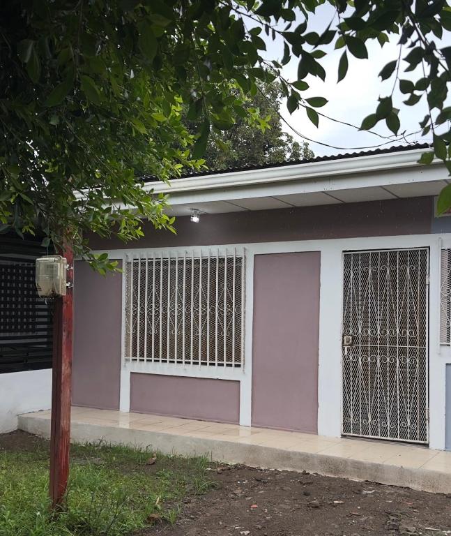 a house with a purple and white garage at Apartamento comodo en Rivas in Rivas