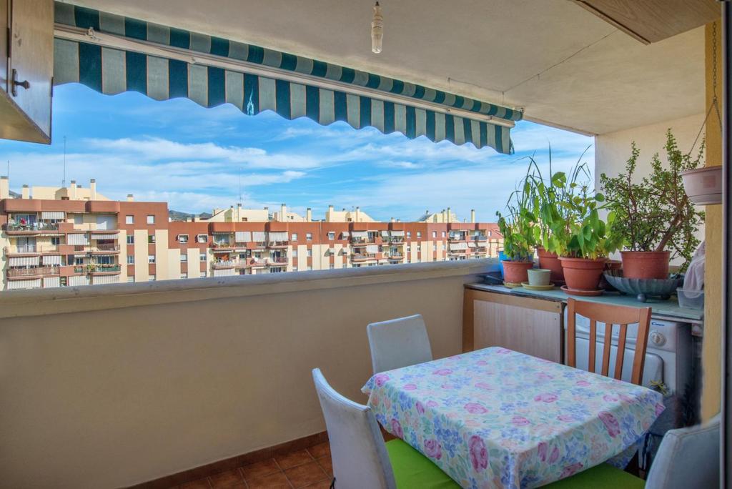 Elegant apartment in Marbella with sea and mountain view.
