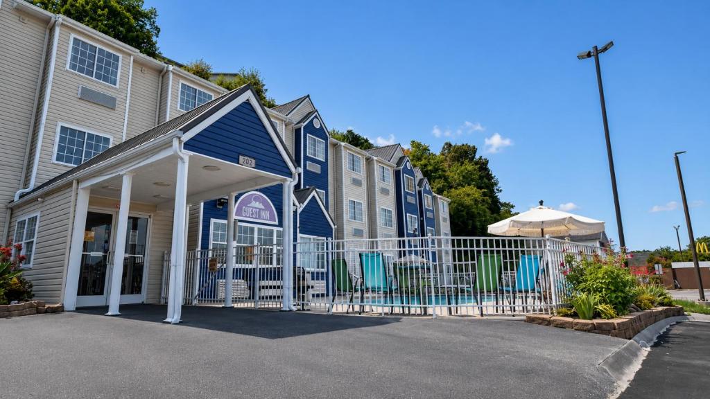 a building with a blue and white building at Guest Inn Pigeon Forge in Pigeon Forge