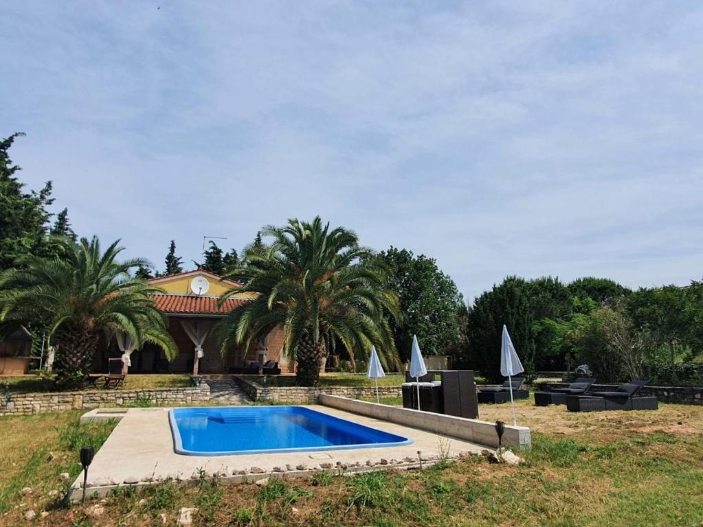 Family friendly house with a swimming pool Seget - Umag - 27237