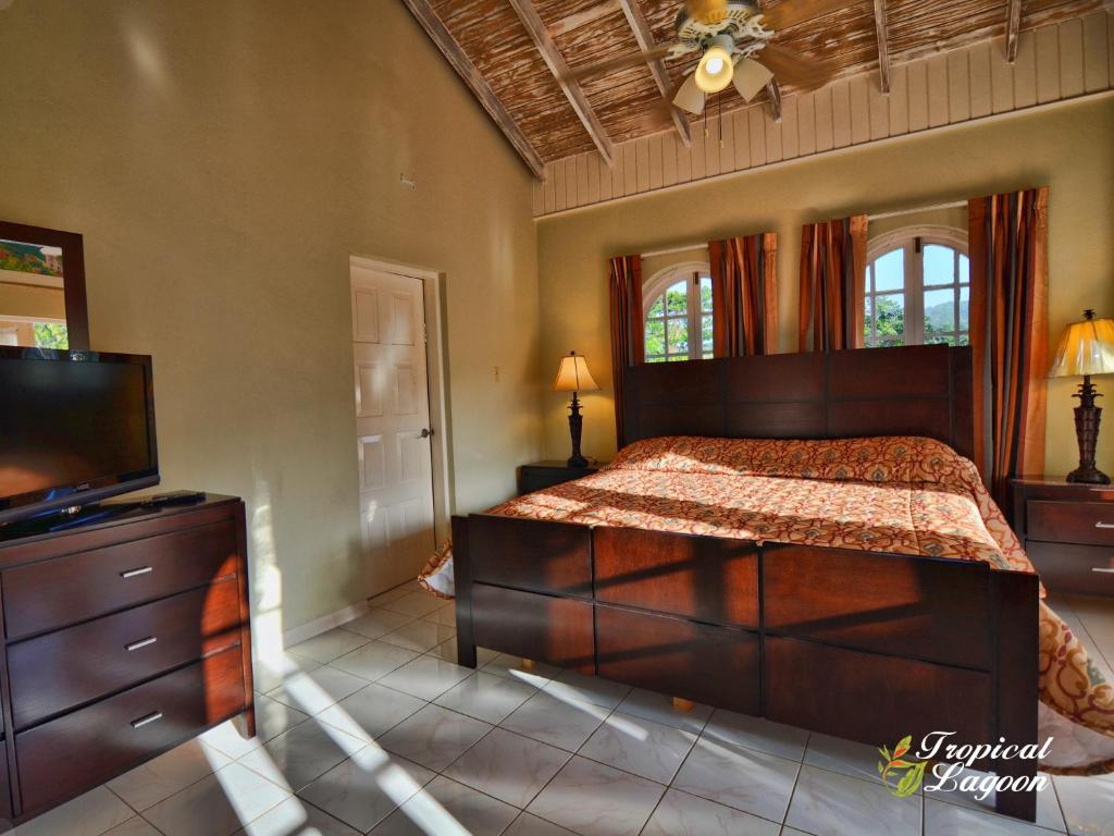 Letto o letti in una camera di Tropical Lagoon Resort