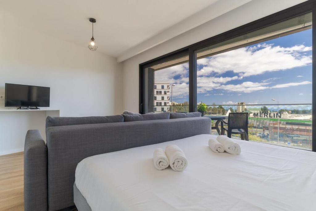 Fenix Iii Ac, Parking & Near Beaches