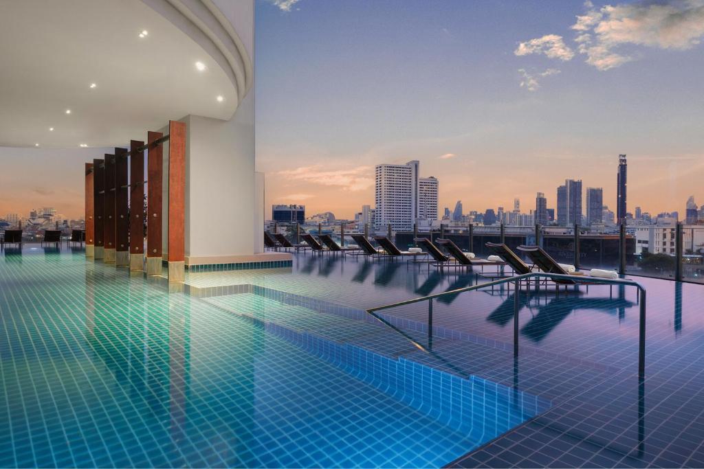 A rooftop pool looks across Bangkok’s skyline.