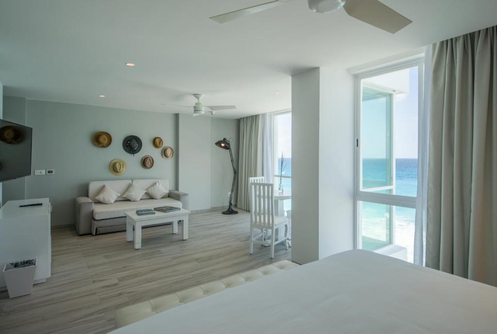 Postel nebo postele na pokoji v ubytování Oleo Cancun Playa All Inclusive Resort
