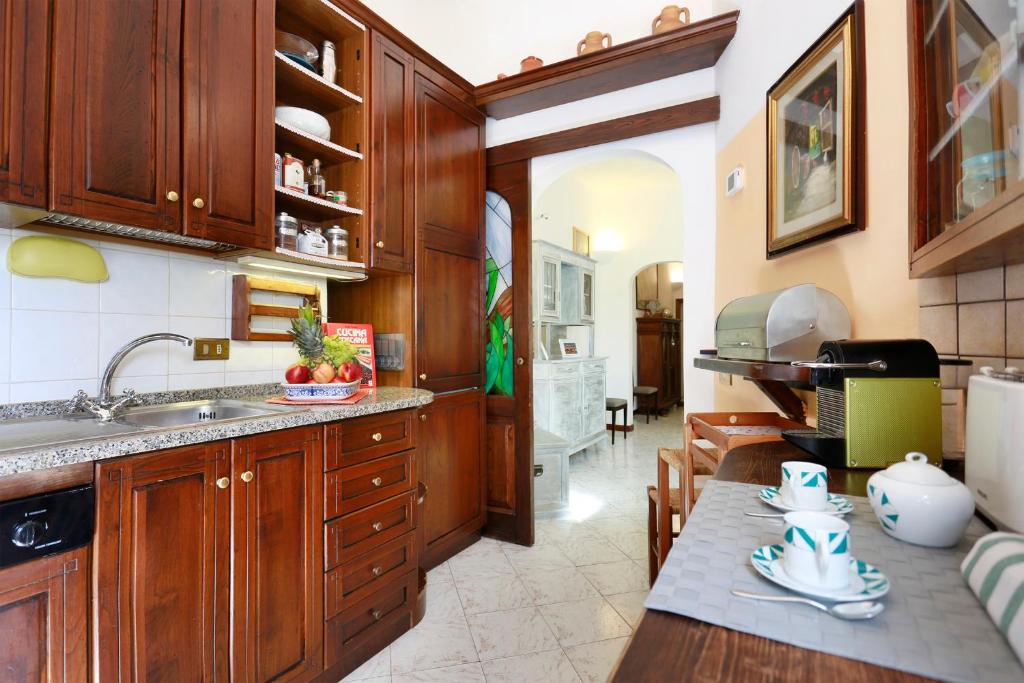 Kuchnia lub aneks kuchenny w obiekcie Oltrarno Home Silvia Florence