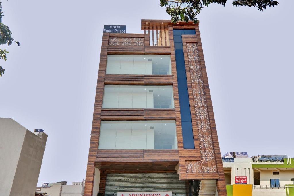 a building in the city of jaipur at Hotel O Rudra Palace Near Phoenix United Lucknow in Alambagh
