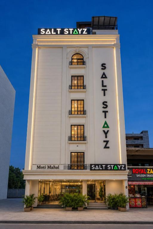 Saltstayz Premier - Noida Sector 15 — 3