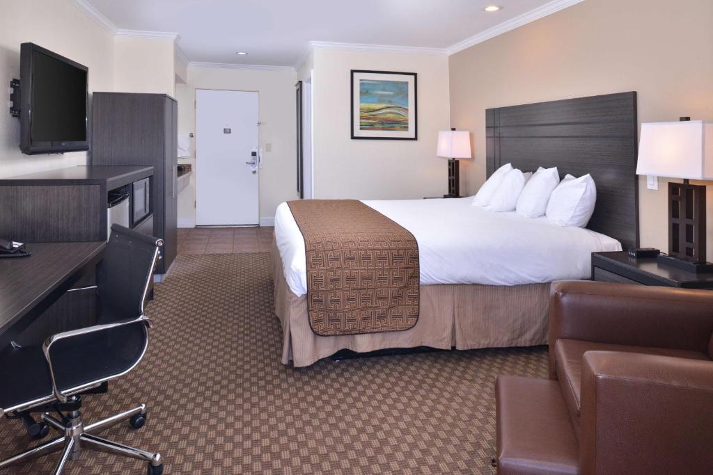 Best Western Capistrano Inn - Deluxe King Room With Balcony - No Fumador