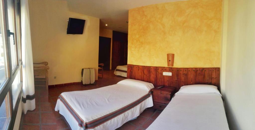 Cama o camas de una habitación en Hostal Mulhacen