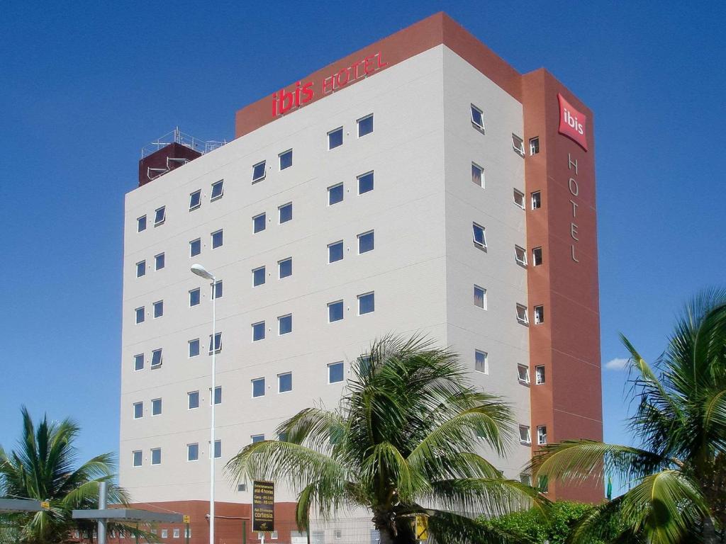a tall white building with a hotel sign on it at ibis Petrolina in Petrolina