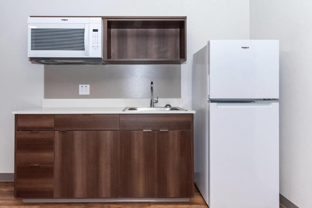 WoodSpring Suites Buford near Mall of Georgia-Lake Lanier - Kamer Met Queensize Bed - Niet-Rokers
