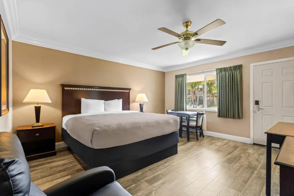a hotel room with a bed and a couch at Quality Inn & Suites Santa Maria in Santa Maria