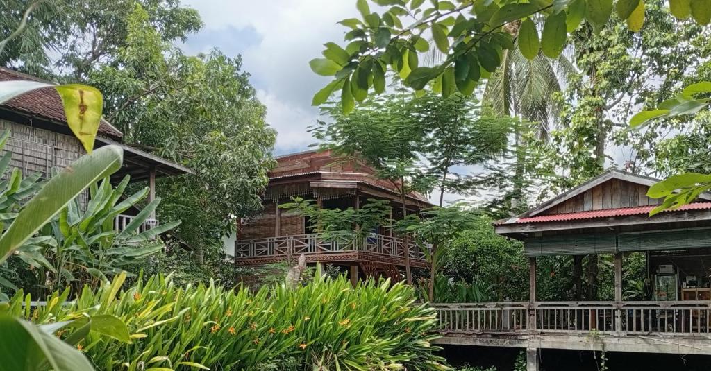 a couple of houses in the forest at O'hamok family homestay in Battambang