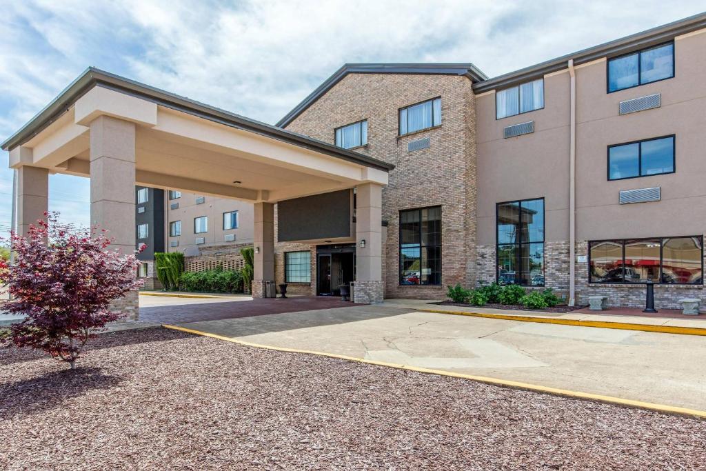 an apartment building with a parking lot in front of it at Comfort Inn & Suites McComb in McComb