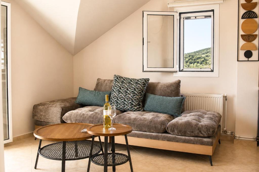 a living room with a couch and a table at Luminosa Collection - Casa Celeste in Razáta