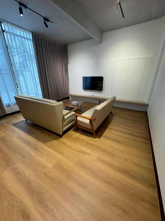 a living room with a couch and a tv at 滸衖海旅 in Anping
