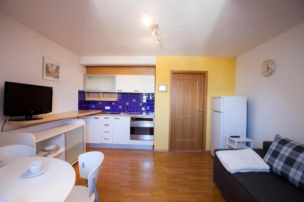 Kuchyň nebo kuchyňský kout v ubytování Apartment Center