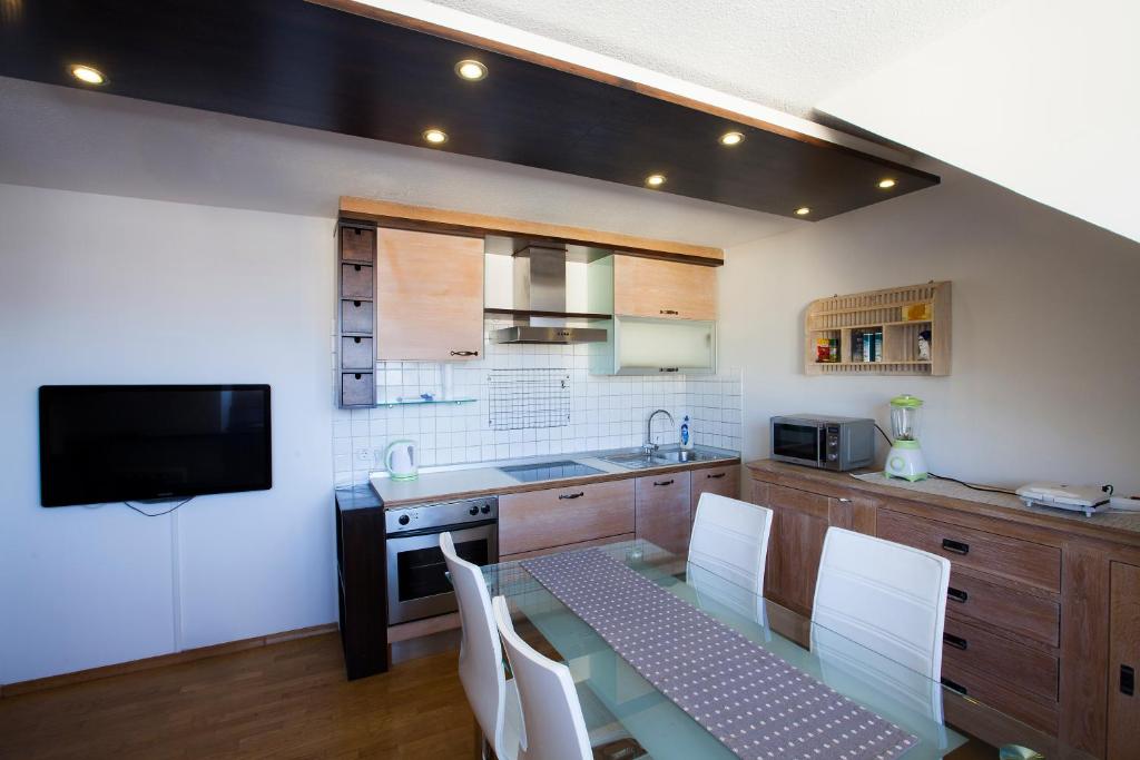 Kuchyň nebo kuchyňský kout v ubytování Apartment Center