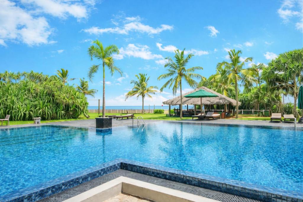 a swimming pool at the resort at Citrus Waskaduwa in Kalutara