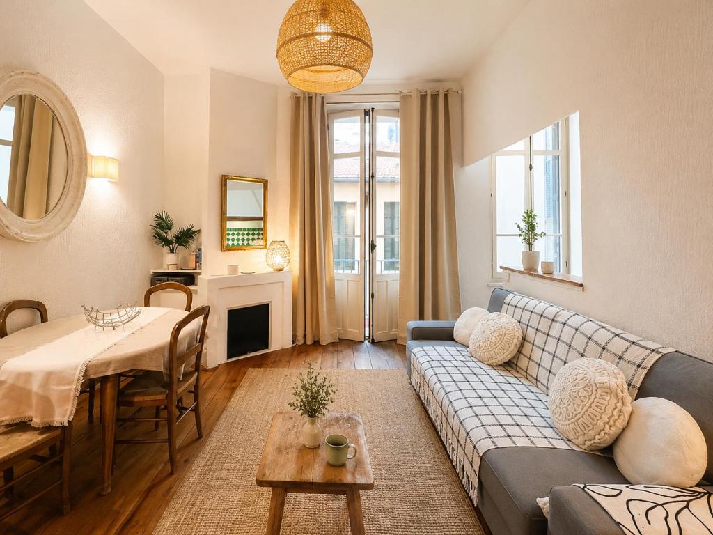 Appartement hyper centre Cannes 2 chambres balcon