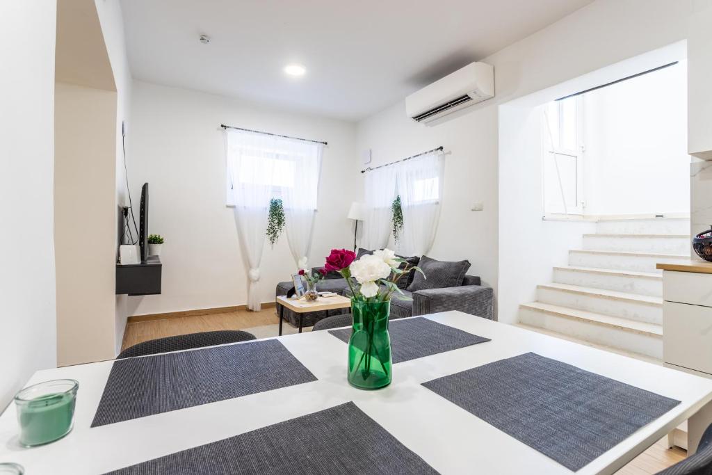 Zeus Downtown Apartment