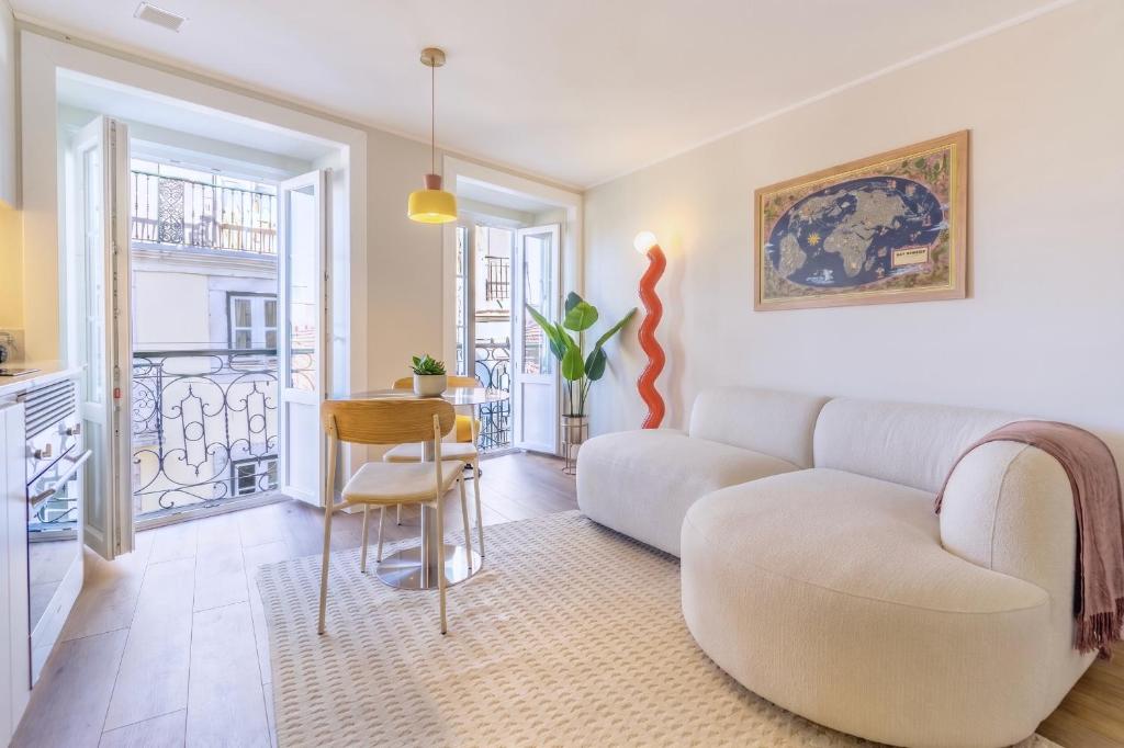 Bright & Stylish Renovated flat in Heart of Chiado