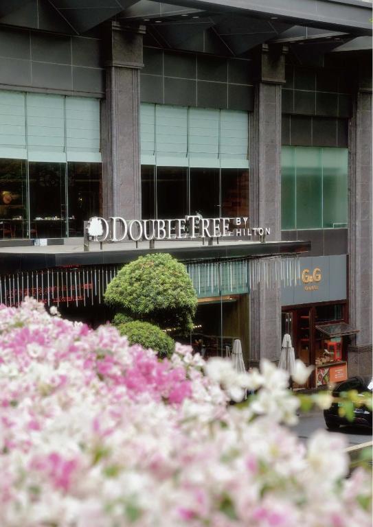 a building with the duce freeagency sign on it at DoubleTree by Hilton Guangzhou in Guangzhou