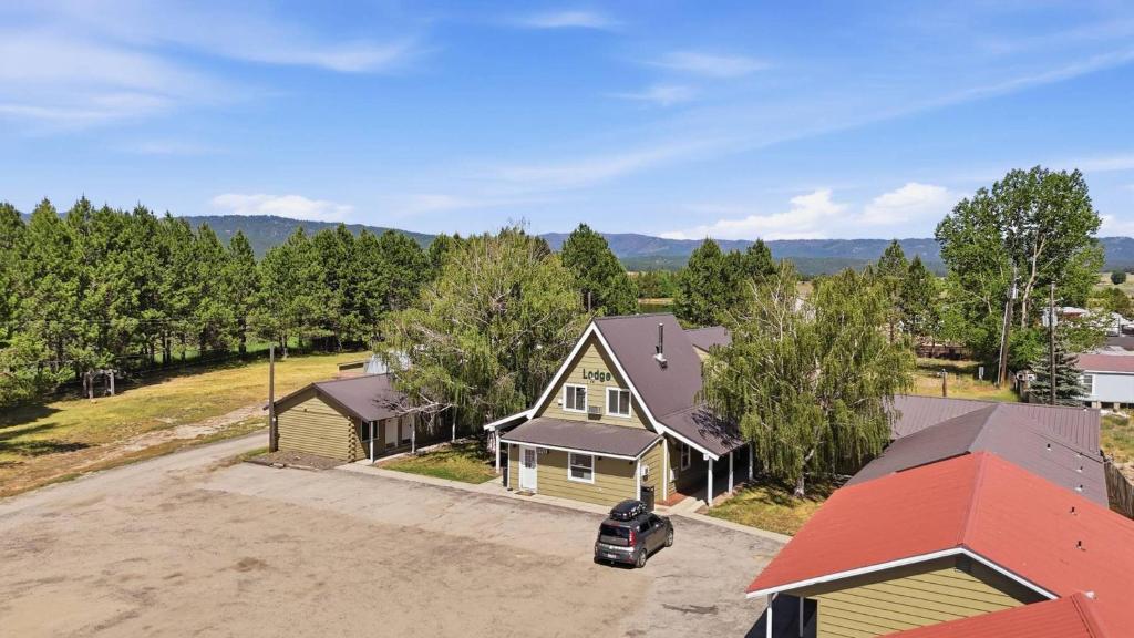 an overhead view of a house with a red roof at Birch Glen Hotel in Cascade