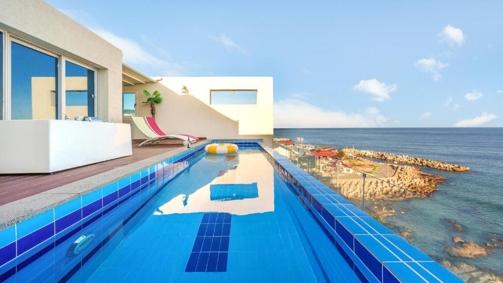 a swimming pool with a view of the ocean at Yeongdeok The Best Pool Villa in Yŏngdŏk